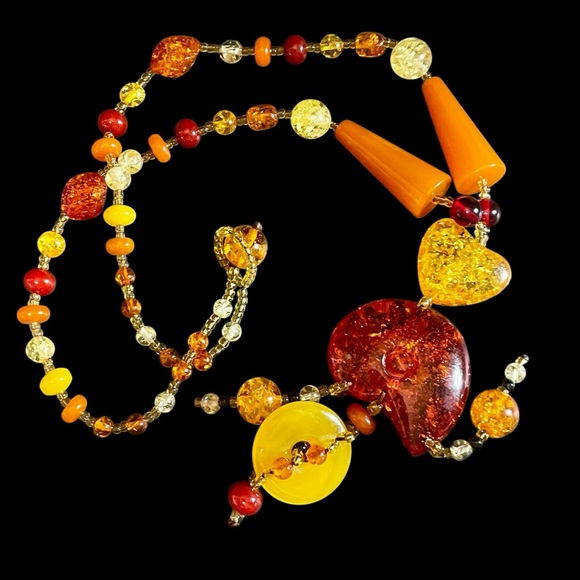 Vintage Artisan Bakelite and Lucite Beaded Necklace - Picture 4 of 11